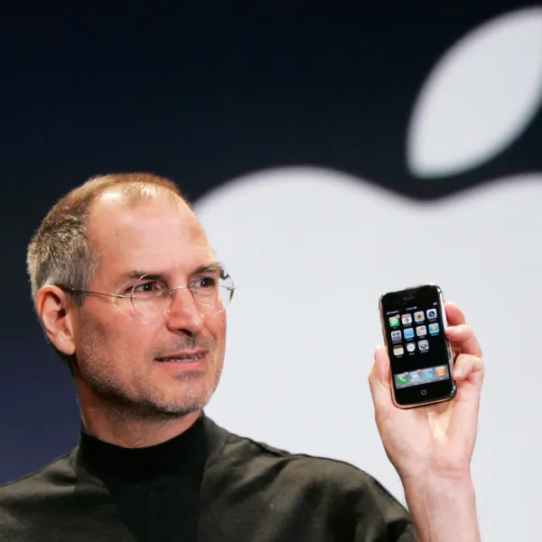 10 fontos funkció, ami hiányzott az első iPhone-ból — újítások és változások bemutatása