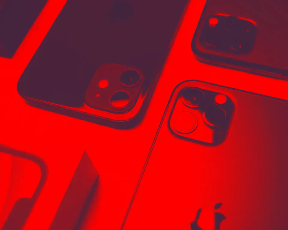 Oroszország tiltólistára tette az iPhone-okat: amerikai kémkedés gyanú — legfontosabb fejlesztések összegzése